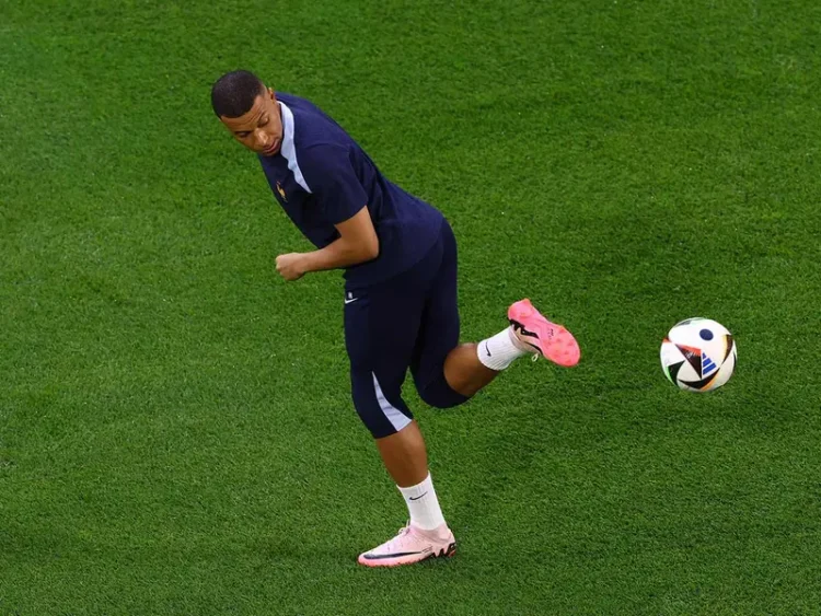 Mbappé y Flick debutarán próximamente en LaLiga