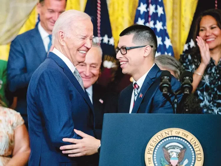 Biden decreta alivio migratorio; México celebra