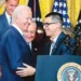 Biden decreta alivio migratorio; México celebra