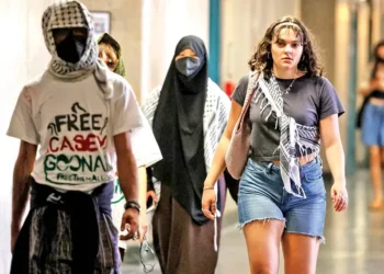 Exoneran a alumnos proPalestina en NY; quitan cargos a 30