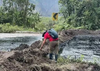 Nuevo derrame de petróleo contamina río amazónico; afecta a pobladores en Ecuador