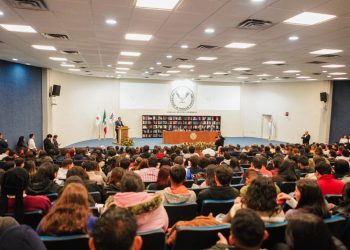 Estudiantes de Enfermería de Servicio Social reciben curso de enseñanza