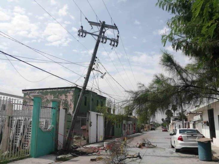 Postes ponen en riesgo a la población por mal estado