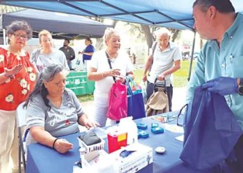 Realizan Feria de Salud para adultos mayores