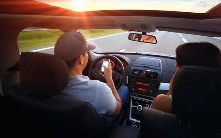 Uso del celular aumenta 75% los choques automovilísticos
