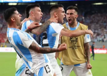 Argentina vence a Chile y avanza a cuartos en la Copa América
