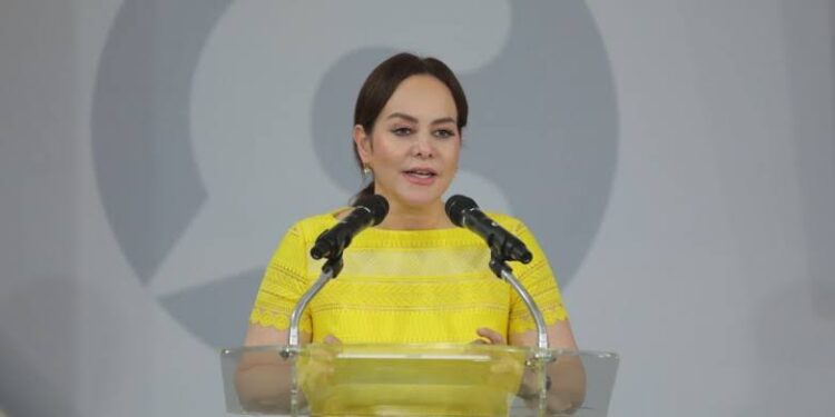 ALCALDESA CARMEN LILIA CANTUROSAS Anuncia convocatoria para las Becas UNE