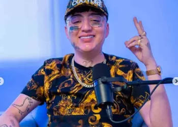 Dani Flow Recuerda el Duro Momento en el que su Hija fue Expulsada del Kinder por su Música