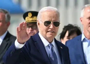Biden y Macron acuerdan uso de activos rusos congelados para Ucrania