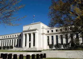 FED de EU mantiene, una vez más, las tasas de interés; pospone recortes hasta diciembre