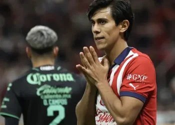 JJ Macías estaría a una firma de abandonar a Chivas