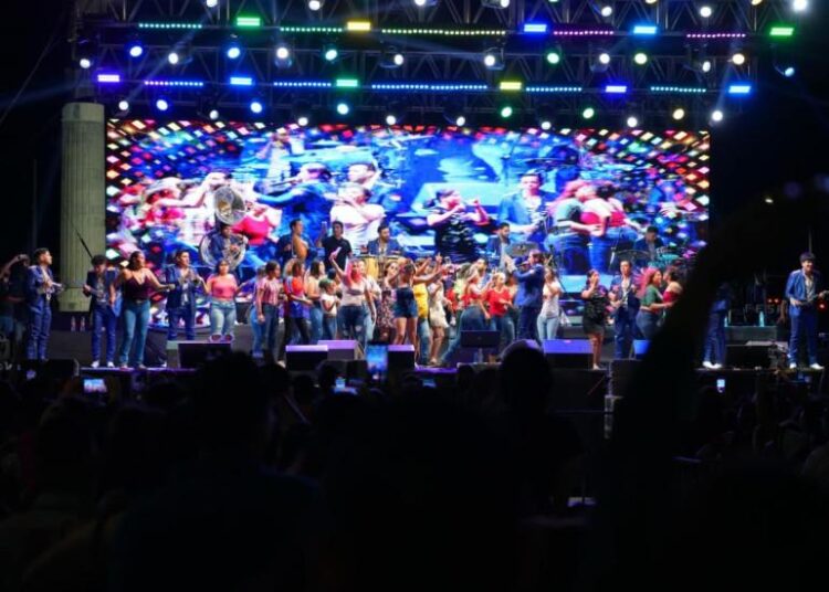 Disfrutan de concierto por 176 Aniversario de Nuevo Laredo