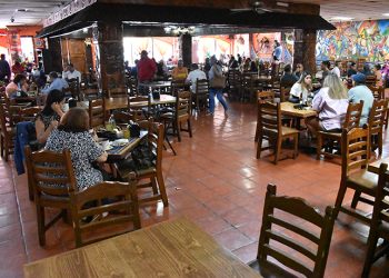 Pega a restaurantes la baja en economía
