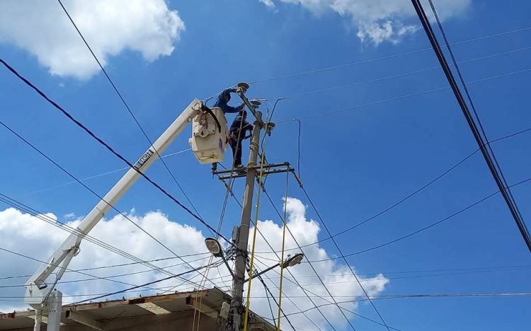 ALTAS TEMPERATURAS Desatan apagones por toda la ciudad