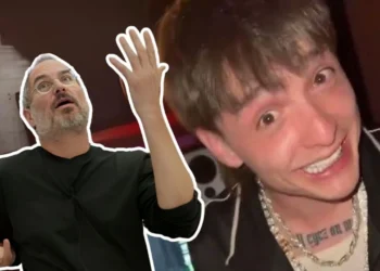 Peso Pluma envía mensaje a Steve Jobs, sin saber que falleció; usuarios no perdonan la confusión