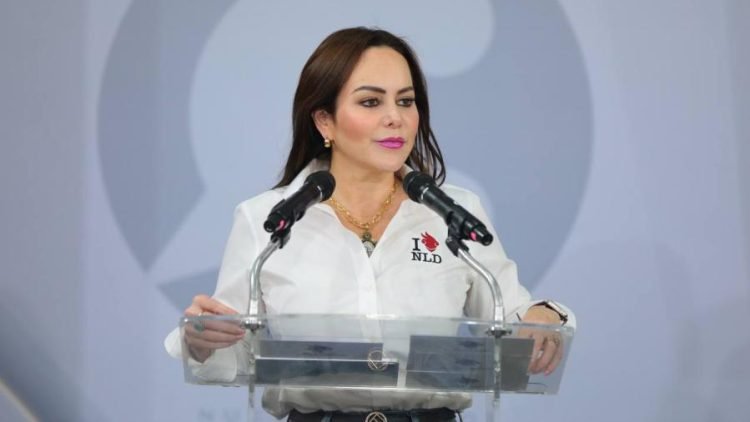 CARMEN LILIA CANTUROSAS Invita al gran concierto por el 176 Aniversario de Nuevo Laredo