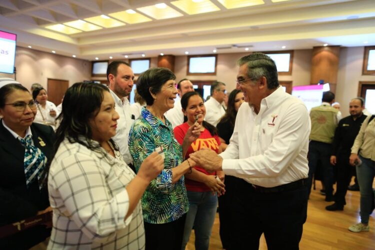 Entrega Américo credenciales del programa IMSS-Bienestar