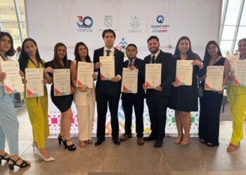 Reciben 17 médicos egresados de la UAT Premio CENEVAL de Excelencia