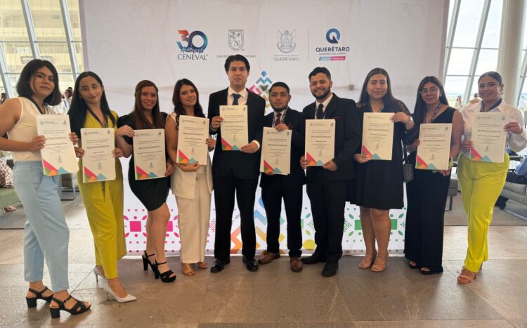 Reciben 17 médicos egresados de la UAT Premio CENEVAL de Excelencia