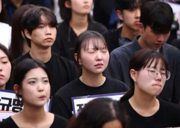 Político culpa a las mujeres de provocar aumento en suicidios de los hombres