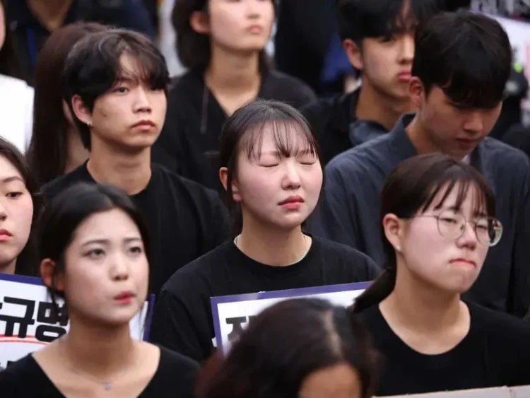 Político culpa a las mujeres de provocar aumento en suicidios de los hombres