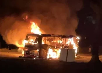 Autobús con peregrinos se incendia entre los límites de Coahuila y Nuevo León