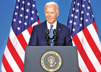 Joe Biden quería convencer, pero tuvo tres pifias; descarta renunciar a candidatura