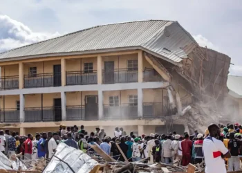 Derrumbe en escuela de Nigeria deja al menos 21 muertos