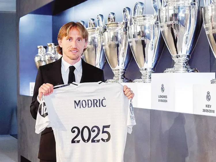 Modric renueva con el Real Madrid