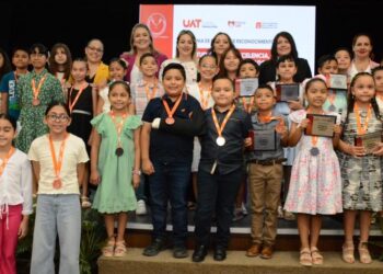 Reconoce el CEINA-UAT a estudiantes de excelencia