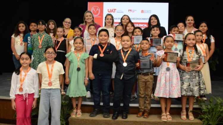 Reconoce el CEINA-UAT a estudiantes de excelencia