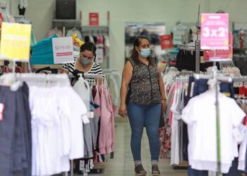 Cae 20 por ciento; Pegan vacaciones al comercio  local