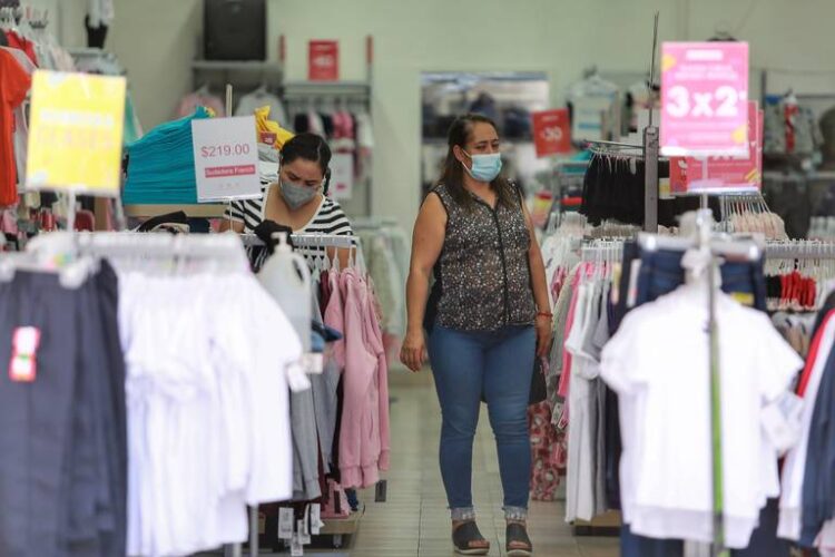 Cae 20 por ciento; Pegan vacaciones al comercio  local
