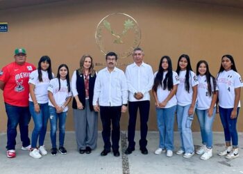 Felicita Rector a softbolistas de UAT campeonas del torneo Williamsport