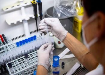 PREVÉN OLA DE CONTAGIOS Aparece ‘FLiRT’, una nueva variante de Covid