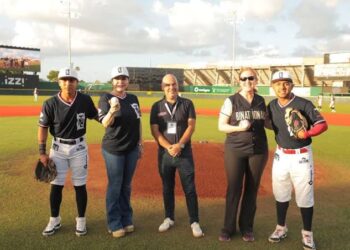 FESTEJAN NEOLAREDENSES 176 Aniversario con juego conmemorativo de Tecos