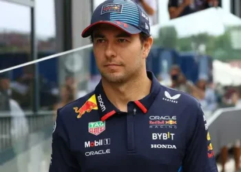 Checo Pérez Mantiene la Calma y Confía en el Futuro