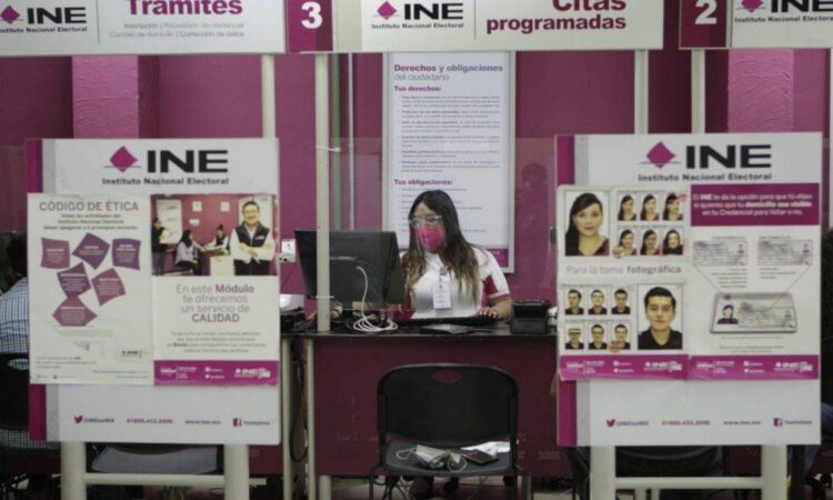 Amplía INE horario de atención para trámites