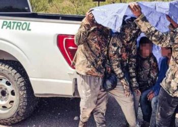SIGUEN ARRIESGANDO SU VIDA Agentes de CBP rescata a 4 migrantes del desierto