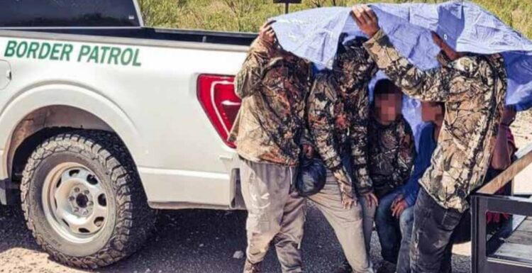SIGUEN ARRIESGANDO SU VIDA Agentes de CBP rescata a 4 migrantes del desierto