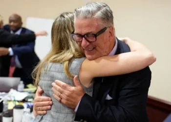 Anulan juicio de Alec Baldwin por homicidio involuntario