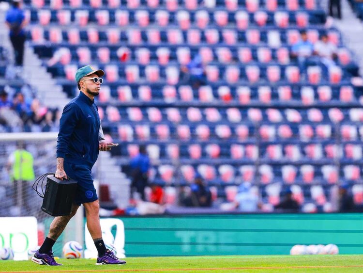 Carlos Salcedo buscaría salir de Cruz Azul