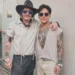 Christian Nodal presume foto con Johnny Depp
