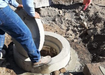 Cambian drenaje sanitario en El Nogal