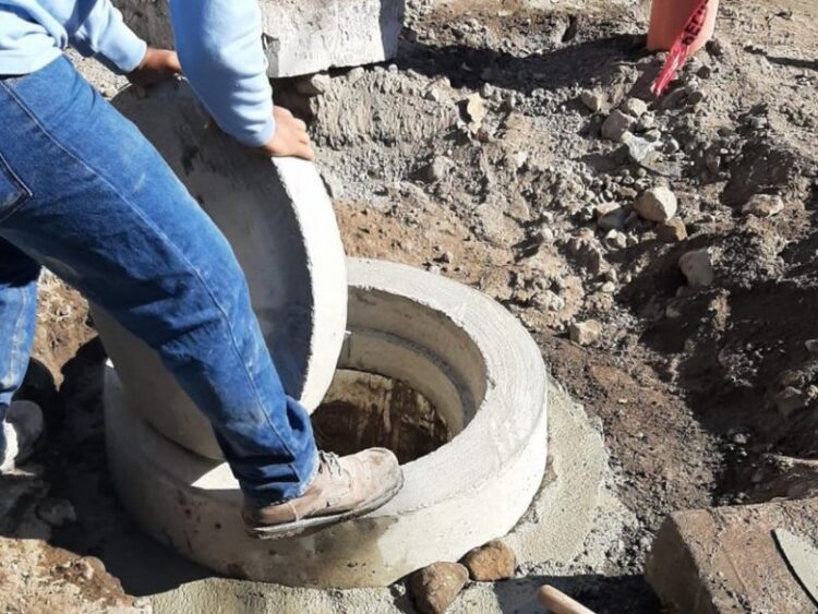 Cambian drenaje sanitario en El Nogal