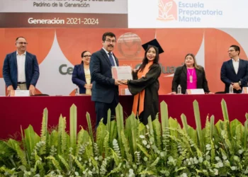 Egresan 310 estudiantes del bachillerato de la UAT en Mante