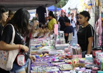 FAMILIAS DE NUEVO LAREDO Disfrutan Bazar UNE en su edición summer