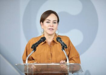 DARÁ SEGURIDAD A VECINOS Y COMERCIANTES Avalan ciudadanos obra del puente peatonal Eva Sámano