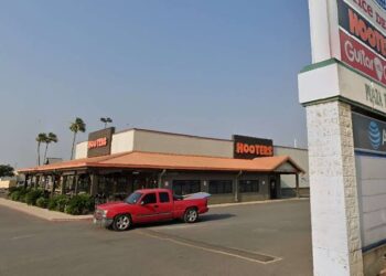 Por bajo rendimiento, cierran varios negocios en Laredo