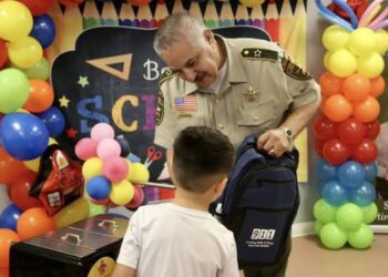 Sheriff de Webb invita a corte de cabello gratuito